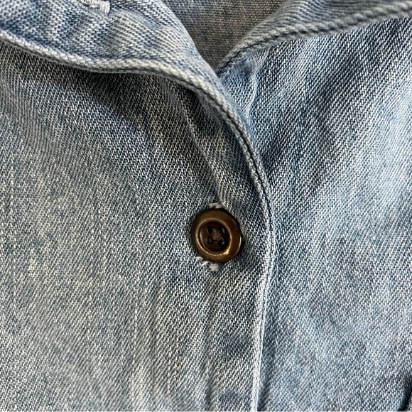 Denim and Co. cropped floral embroidered denim button up shirt Sz Large - Picture 5 of 9